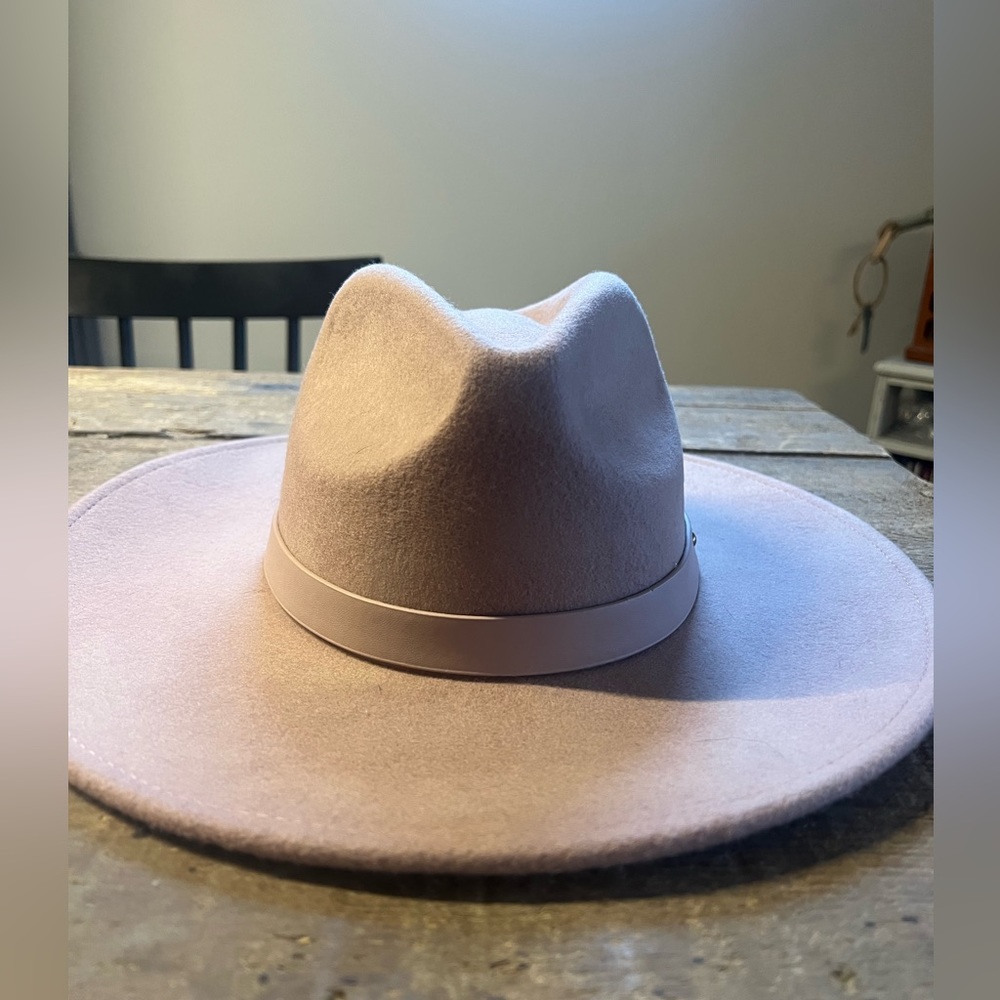Lucca hat